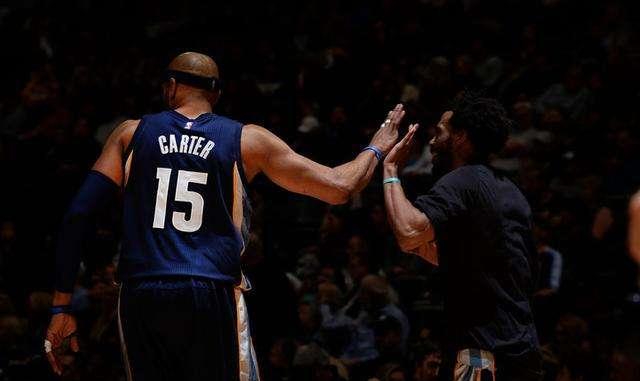 约基奇砍下118次25分+10助，史上其他中锋合计108场